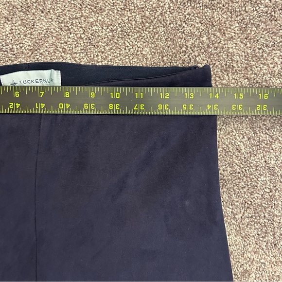 Tuckernuck Women's Cropped Pants Size S Navy Mid Rise Side Zipper Stretch EUC - Picture 8 of 14